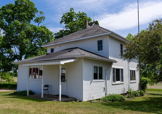 5th image of 402 W Chapman Rd, Mount Pleasant, MI 48858 | MLS# 79080069894