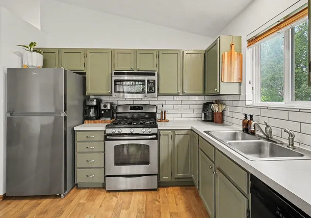 3rd image of 3053 Burritt St NW, Grand Rapids, MI 49504 | MLS# 65026030280