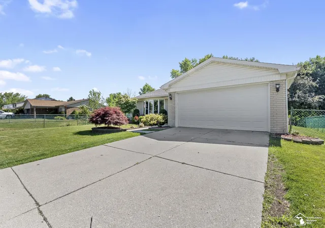 Photo 2 of Single family home for sale at 27269 Wyatt Ave, Brownstown Twp, MI 48183 | MLS# 57050211897 | Listing updated on 2026-06-21