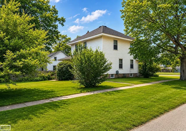 2nd image of 703 Smith St, Algonac, MI 48001 | MLS# 58050211901