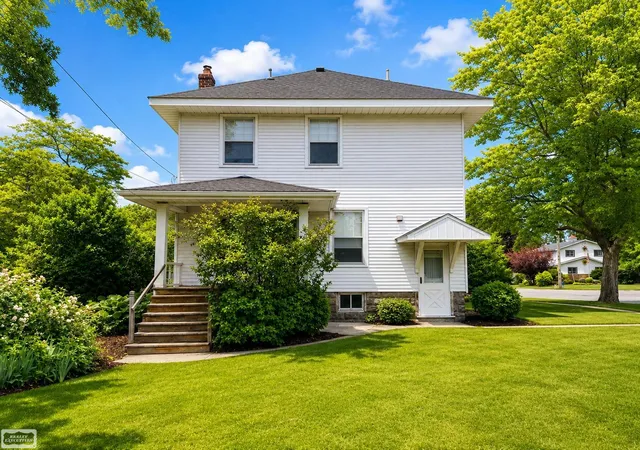 3rd image of 703 Smith St, Algonac, MI 48001 | MLS# 58050211901