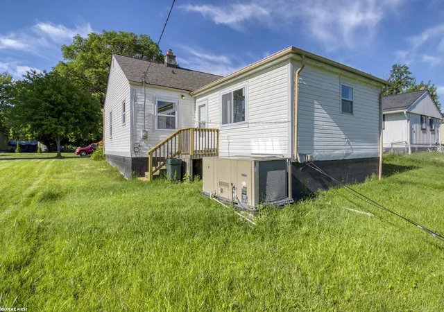 Photo 5 of Single family home for sale at 49 Fessenden St, Mount Clemens, MI 48043 | MLS# 58050211904 | Listing updated on 2026-06-18