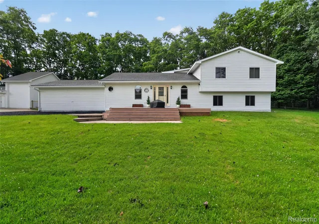 Photo 2 of Single family home for sale at 8655 Joey Dr, Pinckney, MI 48169 | MLS# 20261046089 | Listing updated on 2026-09-01