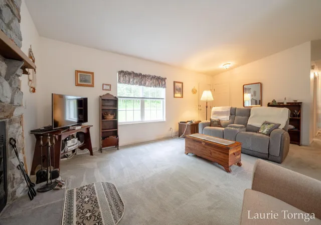 Photo 4 of Single family home for sale at 2670 Grand River Dr NE, Grand Rapids, MI 49525 | MLS# 65026030287 | Listing updated on 2026-09-08