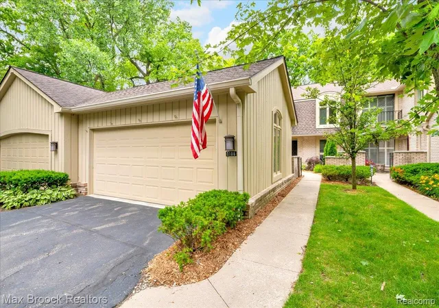 Photo 1 of Condo for sale at 1106 Hillpointe Cir, Bloomfield Hills, MI 48304 | MLS# 20261046093 | Listing updated on 2026-06-22