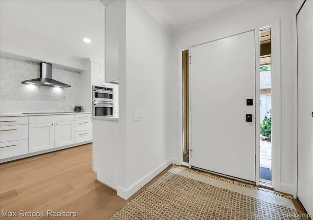 Listing Photo 4 - Condo for sale in building located at 1106 Hillpointe Cir, Bloomfield Hills, MI 48304