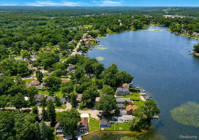 4th image of 95 N Hulbert St, White Lake, MI 48386 | MLS# 20261046108