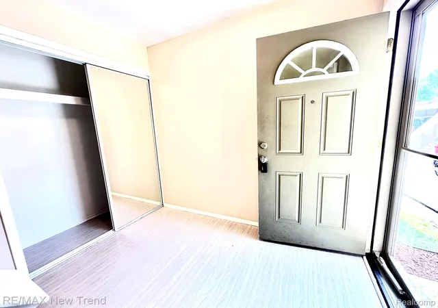 3rd image of 26949 Farmbrook Villa Dr, SouthfieldCity_Oakland, MI 48034