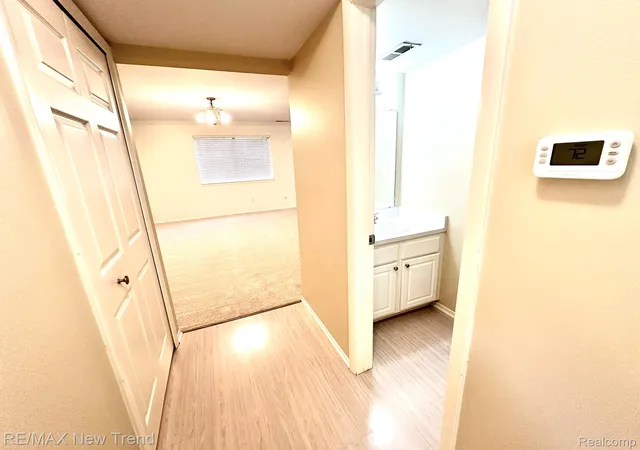 5th image of 26949 Farmbrook Villa Dr, SouthfieldCity_Oakland, MI 48034