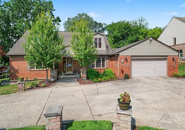 Photo 2 of Single family home for sale at 4590 Pine Village Dr, West Bloomfield, MI 48323 | MLS# 20261046124 | Listing updated on 2026-08-14