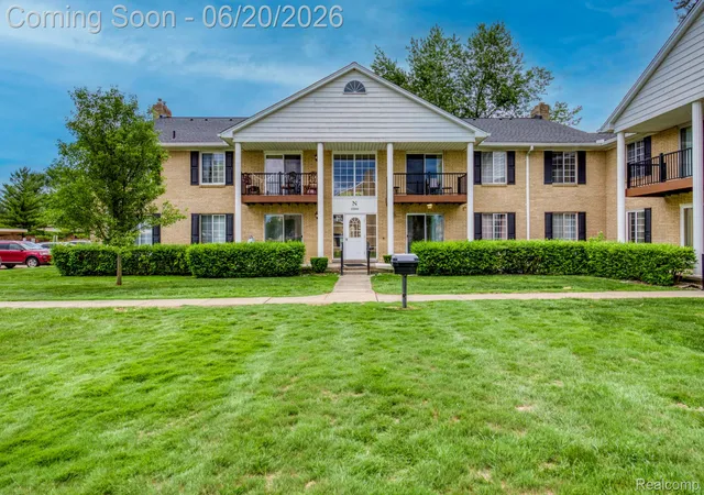 Listing Photo 4 - Condo for sale in building located at 11845 Ina Dr, Sterling Heights, MI 48312