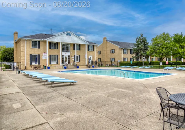 Listing Photo 5 - Condo for sale in building located at 11845 Ina Dr, Sterling Heights, MI 48312