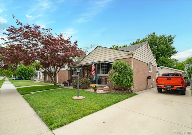 Photo 1 of Sale Pending at 1621 E Pearl Ave, Hazel Park, MI 48030 | MLS# 20261046132 | Listing updated on 2026-08-21