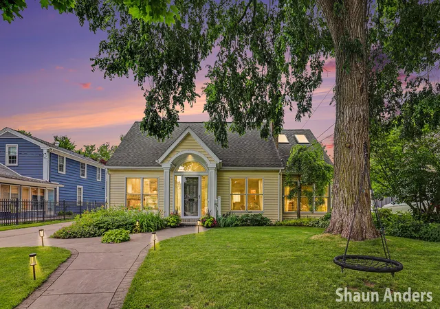 Photo 2 of Single family home for sale at 2627 Hall St Se, Grand Rapids, MI 49506 | MLS# 65026030318 | Listing updated on 2026-06-20