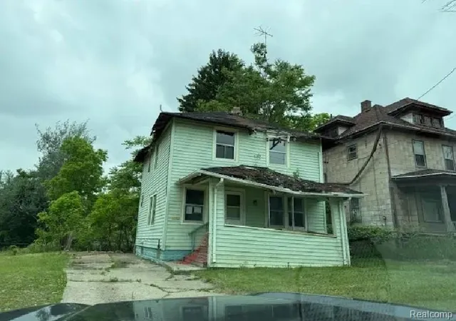 Photo 1 of Single family home for sale at 420 E Dayton St, Flint, MI 48505 | MLS# 20261046133 | Listing updated on 2026-06-19