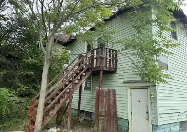 Photo 2 of Single family home for sale at 420 E Dayton St, Flint, MI 48505 | MLS# 20261046133 | Listing updated on 2026-06-19
