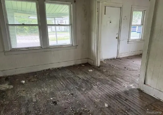 Photo 3 of Single family home for sale at 420 E Dayton St, Flint, MI 48505 | MLS# 20261046133 | Listing updated on 2026-06-19