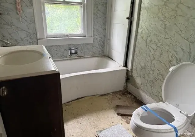 Photo 4 of Single family home for sale at 420 E Dayton St, Flint, MI 48505 | MLS# 20261046133 | Listing updated on 2026-06-19