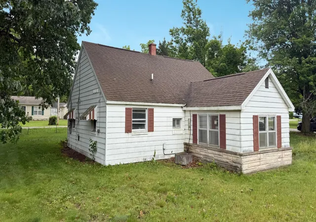 2nd image of 301 Mcmaster St, Dowagiac, MI 49047 | MLS# 69026030328