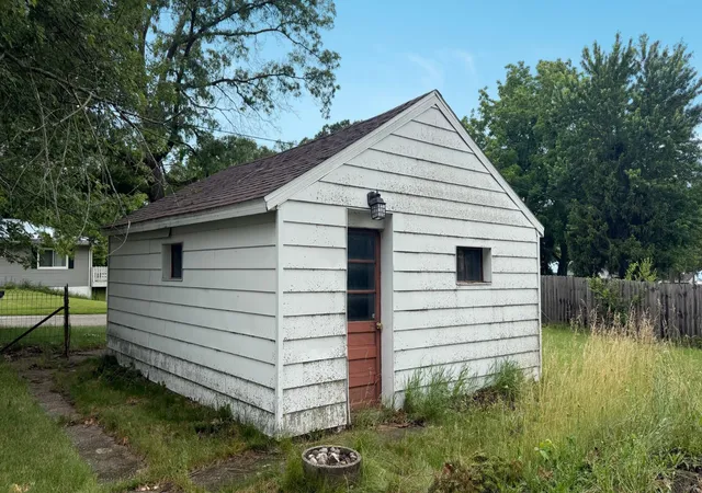 3rd image of 301 Mcmaster St, Dowagiac, MI 49047 | MLS# 69026030328