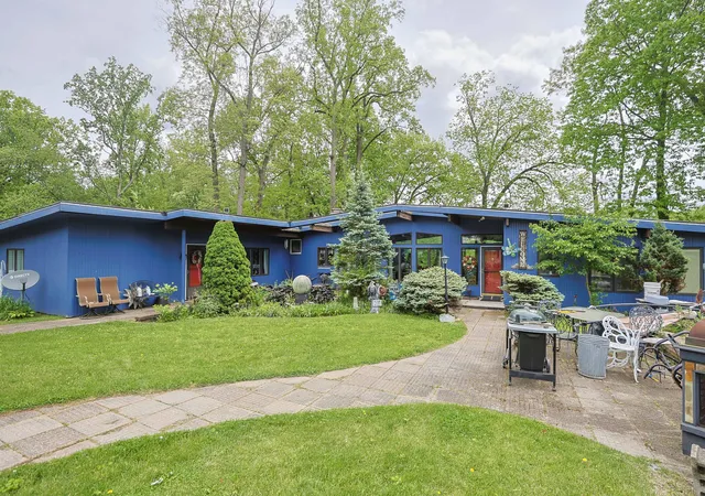 Photo 1 of Sale Pending at 1905 Champlain Dr, Niles, MI 49120 | MLS# 69026030324 | Listing updated on 2026-08-31