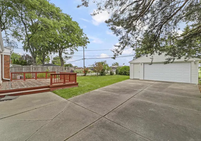 4th image of 28450 Suburban Dr, Warren, MI 48088 | MLS# 58050211919