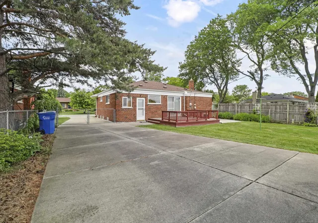 5th image of 28450 Suburban Dr, Warren, MI 48088 | MLS# 58050211919