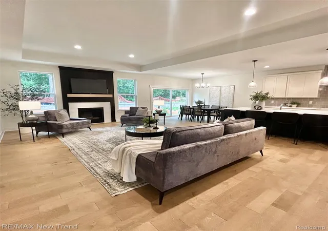 Photo 3 of Condo for sale at 7832 Trailside Ct, West Bloomfield, MI 48323 | MLS# 20261046154 | Listing updated on 2026-08-21
