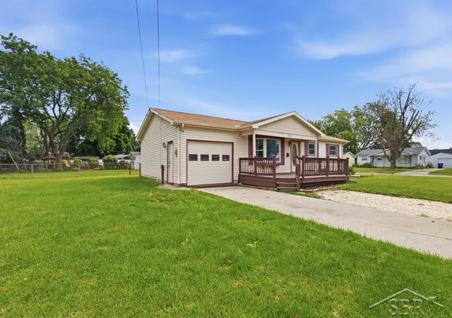 Photo 2 of Single family home for sale at 708 Piper Dr, Saginaw, MI 48604 | MLS# 61050211921 | Listing updated on 2026-09-10
