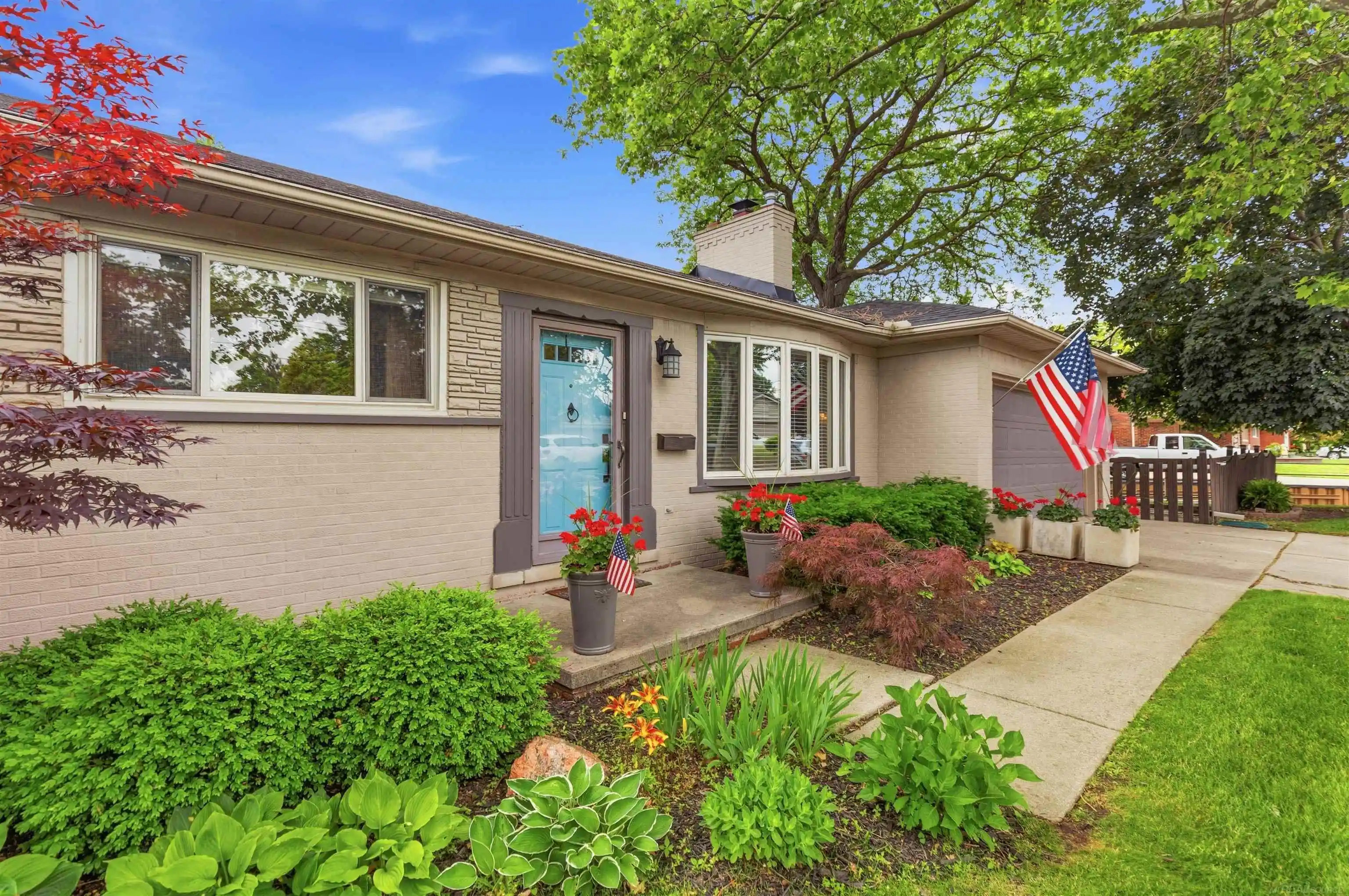 Photo 1 of Single family home for sale at 26360 Jefferson Ave, Saint Clair Shores, MI 48081 | MLS# 58050211927 | Listing updated on 2026-10-31