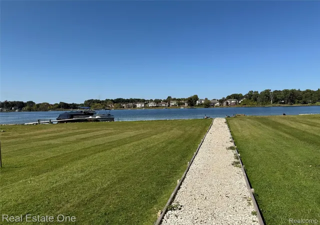 3rd image of 2910 Loon Dr, Wixom, MI 48393 | MLS# 20261046186