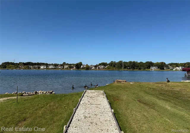 4th image of 2910 Loon Dr, Wixom, MI 48393 | MLS# 20261046186