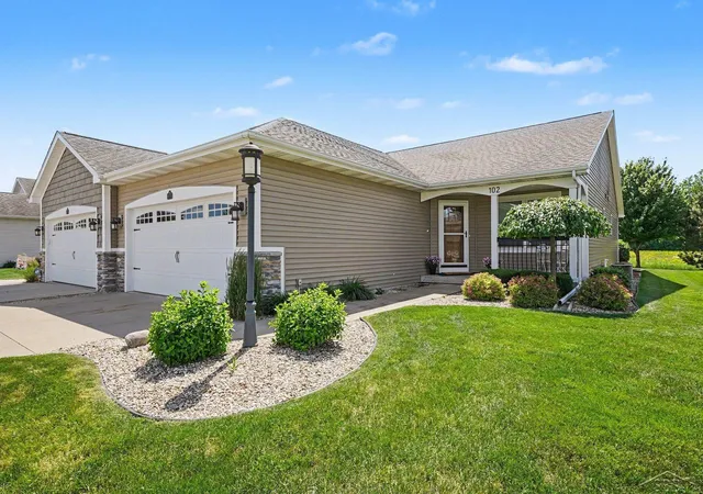 1st image of 102 Tuscany Cir, Saginaw, MI 48603 | MLS# 61050211944