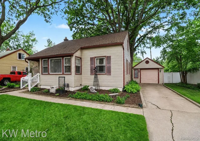 Photo 2 of Single family home for sale at 2815 Ellwood Ave, Berkley, MI 48072 | MLS# 20261046221 | Listing updated on 2026-06-20