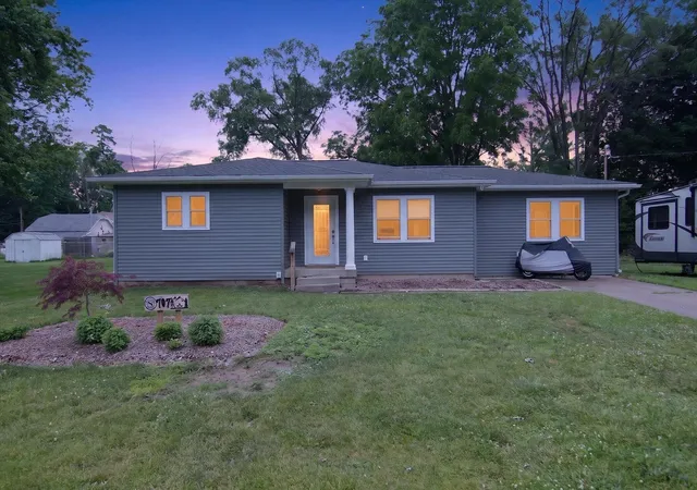 45th image of 707 Lowell Ave, Jackson, MI 49202 | MLS# 81026030406