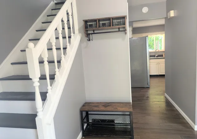 3rd image of 2731 Valley Dr, Ann Arbor, MI 48103 | MLS# 81026030416