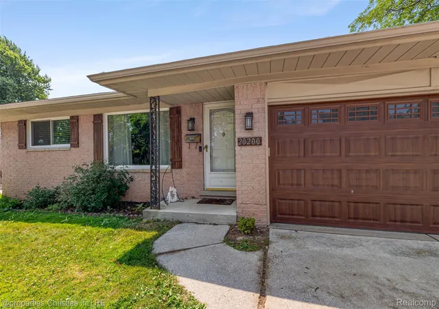 Photo 2 of Single family home for sale at 20200 Shores St, Saint Clair Shores, MI 48080 | MLS# 20261046237 | Listing updated on 2026-09-16