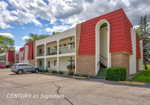 Listing Photo 1 - Condo for sale in building located at 719 Kennely Rd, Saginaw, MI 48609