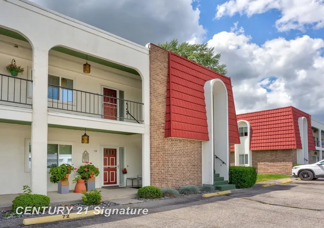 Listing Photo 3 - Condo for sale in building located at 719 Kennely Rd, Saginaw, MI 48609
