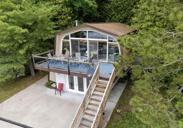 5th image of 4354 Crystal Dr, Beulah, MI 49617 | MLS# 78080069926