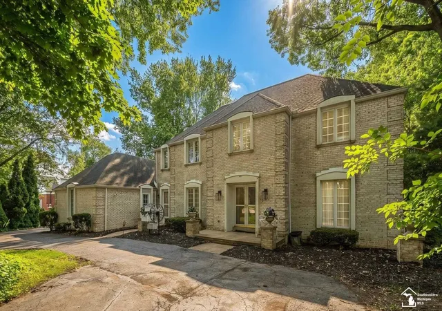 1st image of 1065 Hollywood Dr, Monroe, MI 48162 | MLS# 57050211952