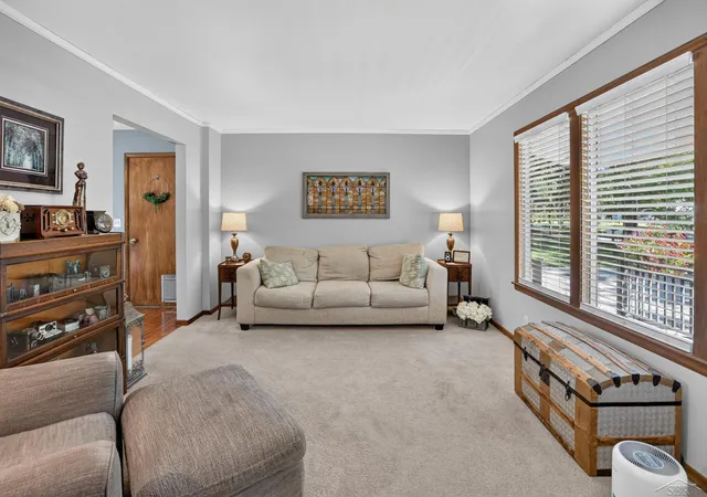 Photo 4 of Single family home for sale at 2112 Hillgrove Pkwy, Midland, MI 48642 | MLS# 61050211957 | Listing updated on 2026-06-19