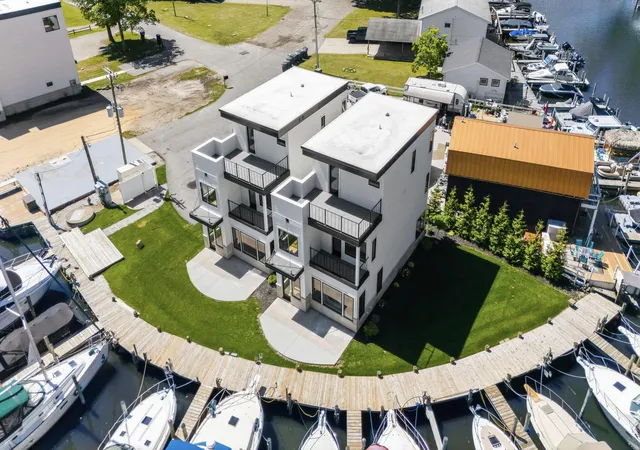 3rd image of 1 N Bailey Ave, South Haven, MI 49090