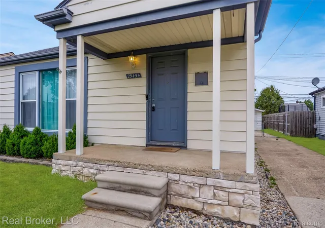 4th image of 29454 Barton St, Garden City, MI 48135 | MLS# 20261046280