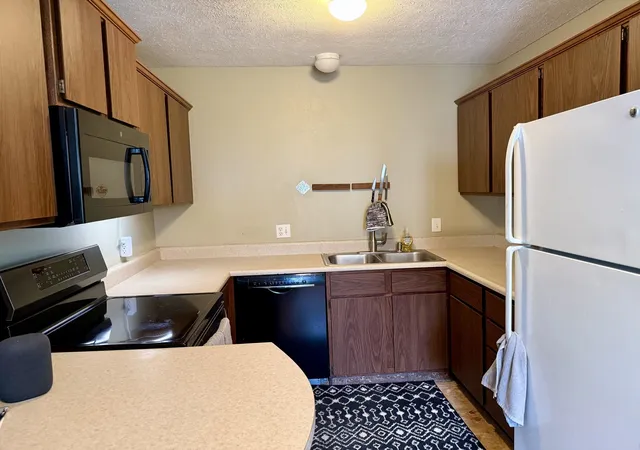 4th image of 3800 Vale Dr, Traverse City, MI 49686 | MLS# 78080069936