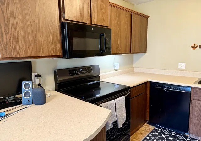 5th image of 3800 Vale Dr, Traverse City, MI 49686 | MLS# 78080069936