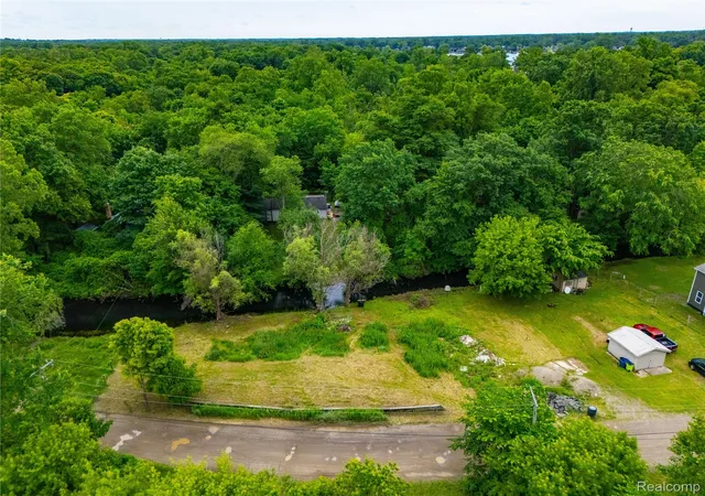 image of 9731 Portage Trl, White Lake, MI 48386 | MLS# 20261046313