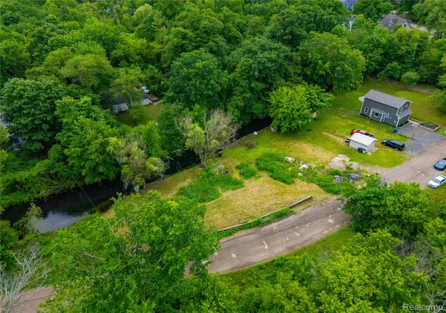 image of 9731 Portage Trl, White Lake, MI 48386 | MLS# 20261046313