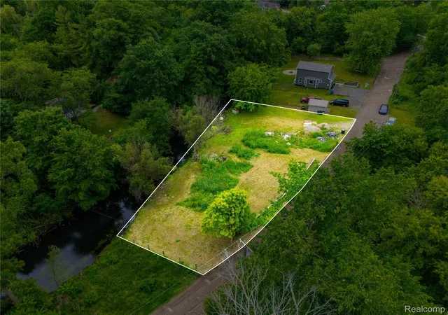image of 9731 Portage Trl, White Lake, MI 48386 | MLS# 20261046313