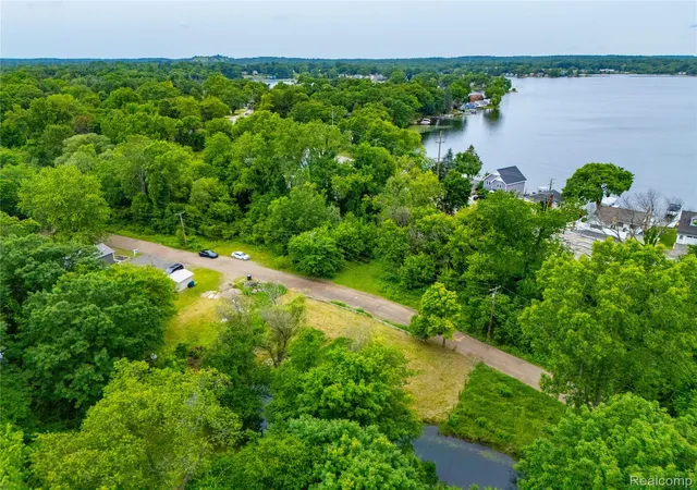 image of 9731 Portage Trl, White Lake, MI 48386 | MLS# 20261046313